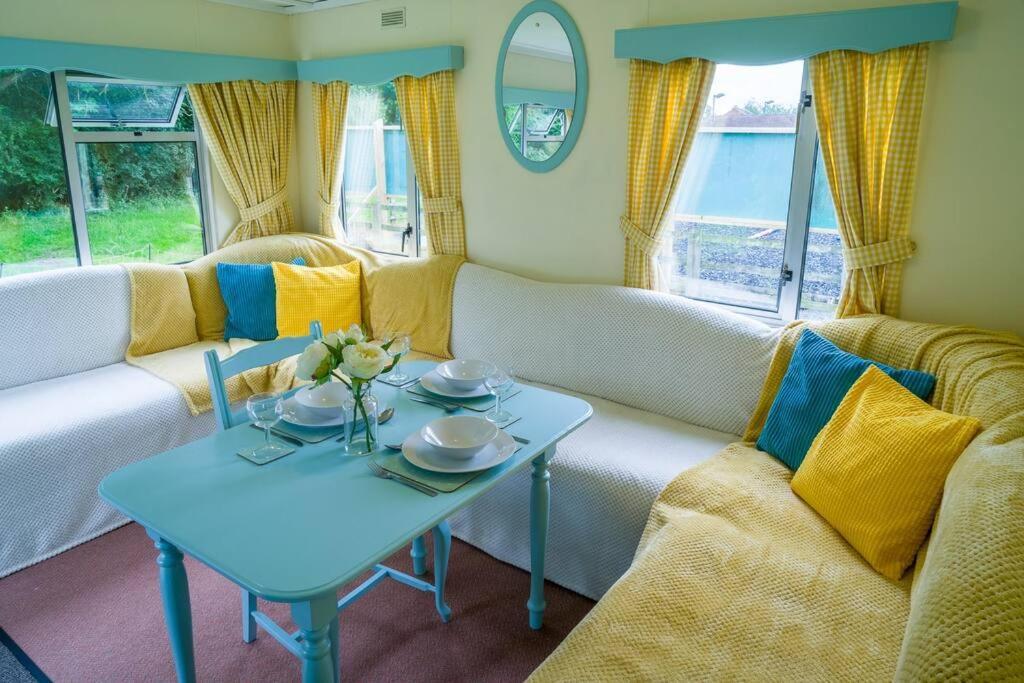 Wind In The Willows: Sleeps 4, Kitchen, Bathroom, Lounge, Wifi Napton on The Hill Eksteriør billede