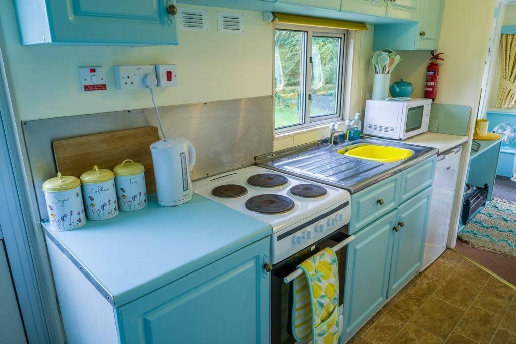 Wind In The Willows: Sleeps 4, Kitchen, Bathroom, Lounge, Wifi Napton on The Hill Eksteriør billede