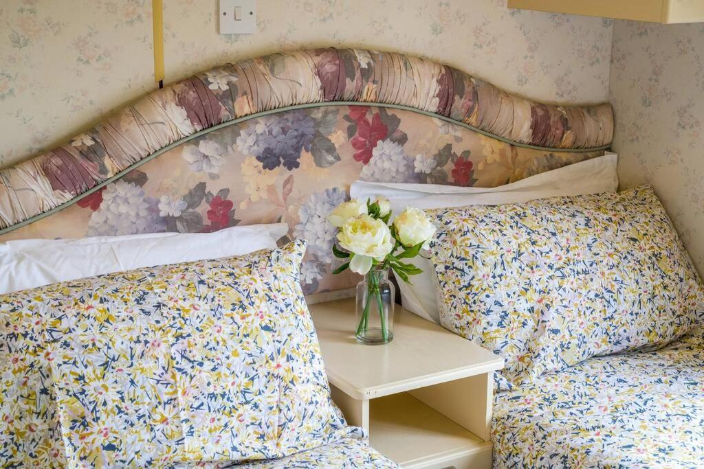 Wind In The Willows: Sleeps 4, Kitchen, Bathroom, Lounge, Wifi Napton on The Hill Eksteriør billede