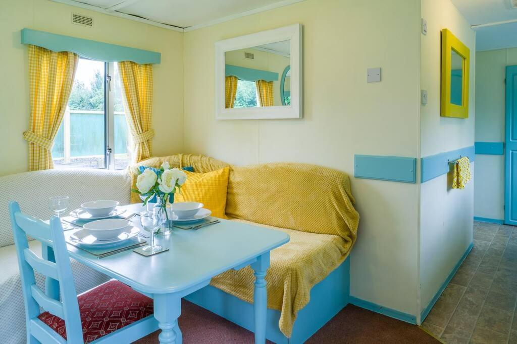 Wind In The Willows: Sleeps 4, Kitchen, Bathroom, Lounge, Wifi Napton on The Hill Eksteriør billede